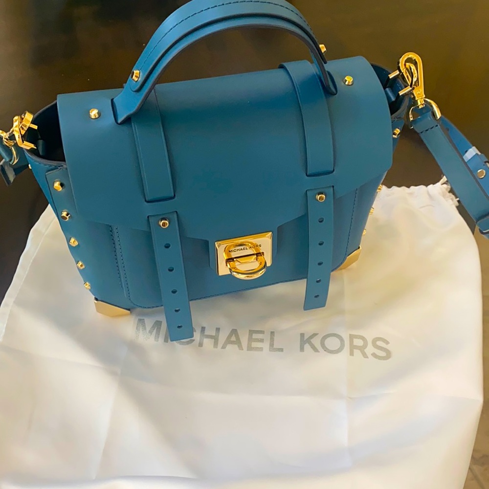 Michael kors new crossbody hand bag without tags.